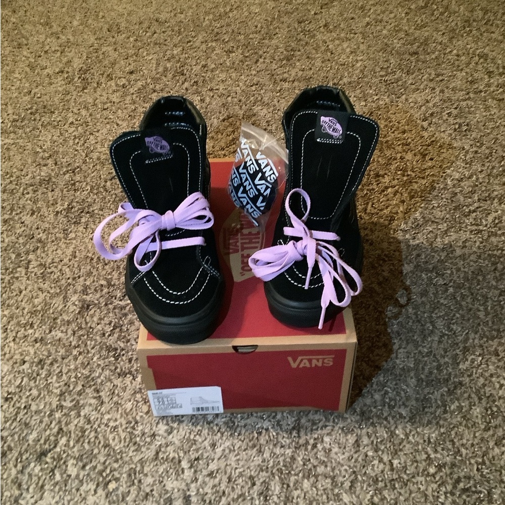 Vans Sk8-Hi sneakers skull design, midnight shift black, lavender laces, size: 7